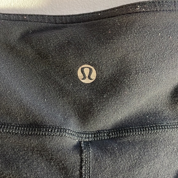 Reversable Black Lululemon Capris Size 10 - Picture 11 of 12